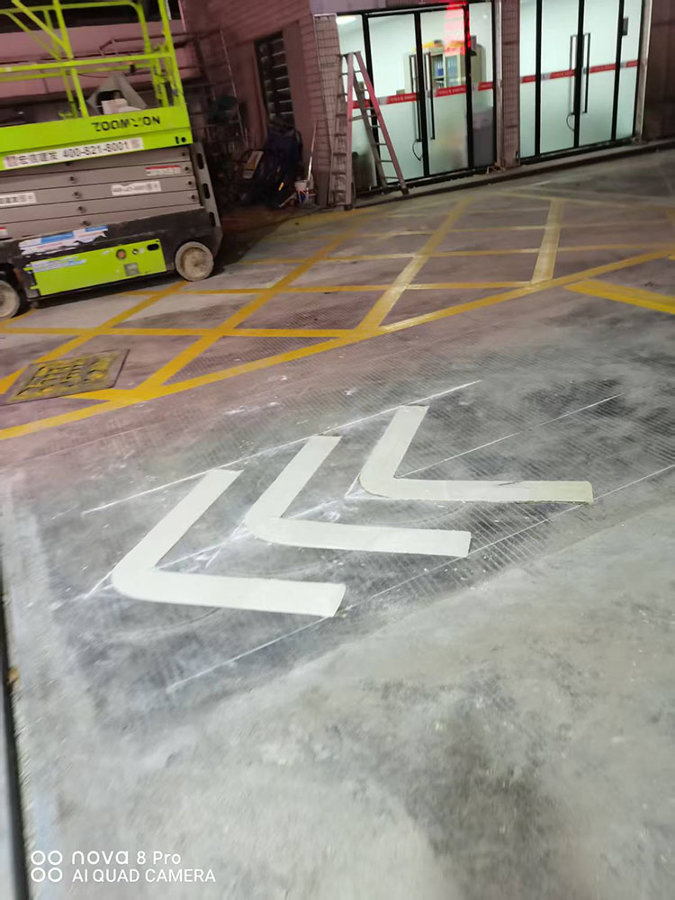 װ